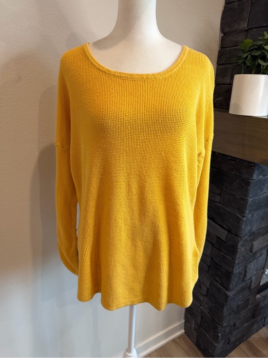 Max Studio Sweaters - Max Studio Women's Yellow Scoop Neck Waffle Knit Sweater with Button Back. Sz XL